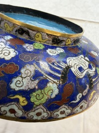 A Chinese cloisonn&eacute; 'Cranes' box and cover, 19th C.