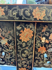 A fine Chinese gilt-lacquered wooden altar table, tiaoan, 18/19th C.