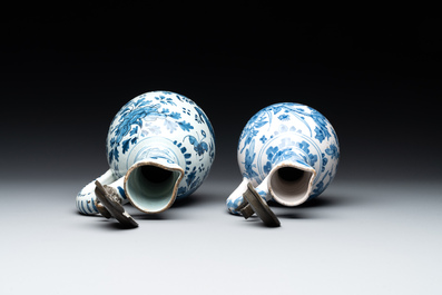 Two blue and white Dutch Delft jugs with pewter lids, 17/18th C.