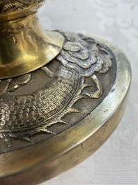A pair of Chinese gilt-silver 'Dragon' tazzas, Heng Lai 恒來 marks, 19/20th C.