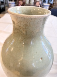 A Chinese celadon crackle-glazed vase and a lavender-blue crackle-glazed vase, 18/19th C.