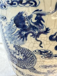 A pair of Chinese blue and white Nanking crackle-glazed 'Dragons' vases, 19th C.