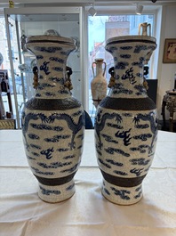 A pair of Chinese blue and white Nanking crackle-glazed 'Dragons' vases, 19th C.