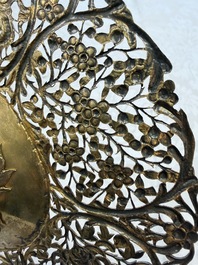 A pair of Chinese gilt-silver 'Dragon' tazzas, Heng Lai 恒來 marks, 19/20th C.