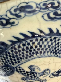 A pair of Chinese blue and white Nanking crackle-glazed 'Dragons' vases, 19th C.