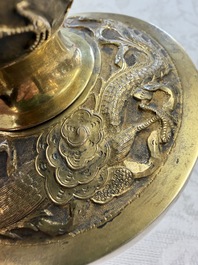 A pair of Chinese gilt-silver 'Dragon' tazzas, Heng Lai 恒來 marks, 19/20th C.
