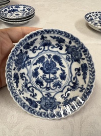 17 Chinese blue and white cups and 22 saucers, Kangxi/Yongzheng