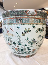 A pair of Chinese famille verte 'Flowers and Butterflies' fishbowls, 19th C.