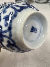 17 Chinese blue and white cups and 22 saucers, Kangxi/Yongzheng
