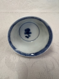 17 Chinese blue and white cups and 22 saucers, Kangxi/Yongzheng