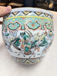 A Chinese famille verte 'Warriors' scroll pot, 19th C.