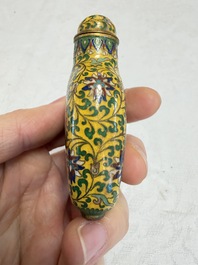 A collection of 12 Chinese cloisonn&eacute; snuff bottles with floral design, 19/20th C.