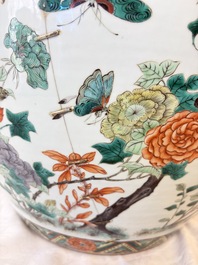 A pair of Chinese famille verte 'Flowers and Butterflies' fishbowls, 19th C.