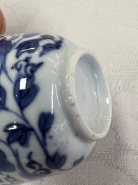 17 Chinese blue and white cups and 22 saucers, Kangxi/Yongzheng