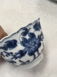 17 Chinese blue and white cups and 22 saucers, Kangxi/Yongzheng