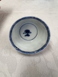 17 Chinese blue and white cups and 22 saucers, Kangxi/Yongzheng