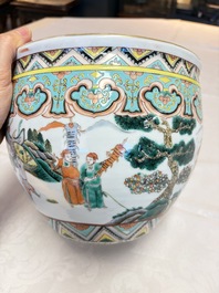 A Chinese famille verte 'Warriors' scroll pot, 19th C.
