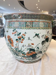 A pair of Chinese famille verte 'Flowers and Butterflies' fishbowls, 19th C.