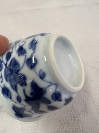 17 Chinese blue and white cups and 22 saucers, Kangxi/Yongzheng