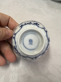 17 Chinese blue and white cups and 22 saucers, Kangxi/Yongzheng