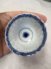 17 Chinese blue and white cups and 22 saucers, Kangxi/Yongzheng