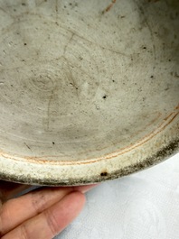 A Chinese famille verte 'Warriors' scroll pot, 19th C.