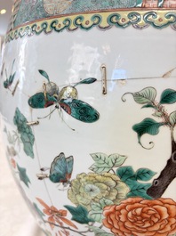A pair of Chinese famille verte 'Flowers and Butterflies' fishbowls, 19th C.