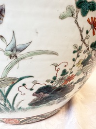 A pair of Chinese famille verte 'Flowers and Butterflies' fishbowls, 19th C.