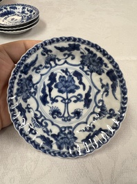 17 Chinese blue and white cups and 22 saucers, Kangxi/Yongzheng