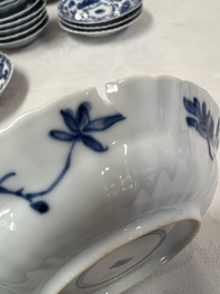 17 Chinese blue and white cups and 22 saucers, Kangxi/Yongzheng