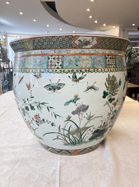 A pair of Chinese famille verte 'Flowers and Butterflies' fishbowls, 19th C.