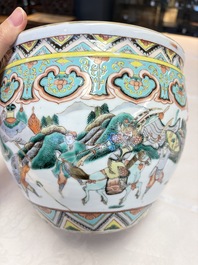 A Chinese famille verte 'Warriors' scroll pot, 19th C.