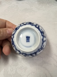 17 Chinese blue and white cups and 22 saucers, Kangxi/Yongzheng