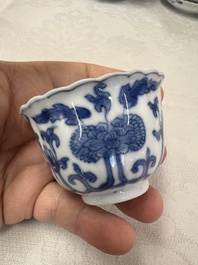 17 Chinese blue and white cups and 22 saucers, Kangxi/Yongzheng