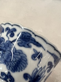 17 Chinese blue and white cups and 22 saucers, Kangxi/Yongzheng