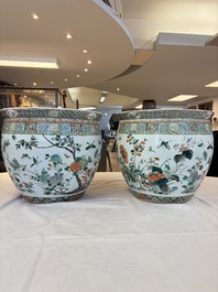 A pair of Chinese famille verte 'Flowers and Butterflies' fishbowls, 19th C.