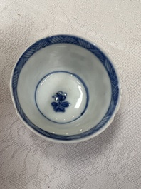 17 Chinese blue and white cups and 22 saucers, Kangxi/Yongzheng