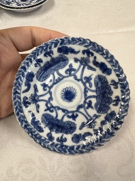 17 Chinese blue and white cups and 22 saucers, Kangxi/Yongzheng