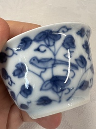 17 Chinese blue and white cups and 22 saucers, Kangxi/Yongzheng