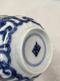 17 Chinese blue and white cups and 22 saucers, Kangxi/Yongzheng