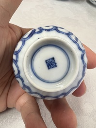 17 Chinese blue and white cups and 22 saucers, Kangxi/Yongzheng