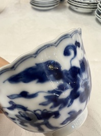 17 Chinese blue and white cups and 22 saucers, Kangxi/Yongzheng