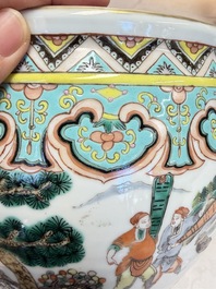 A Chinese famille verte 'Warriors' scroll pot, 19th C.