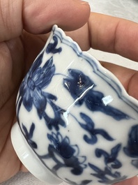 17 Chinese blue and white cups and 22 saucers, Kangxi/Yongzheng