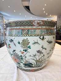 A pair of Chinese famille verte 'Flowers and Butterflies' fishbowls, 19th C.