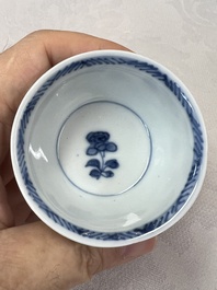 17 Chinese blue and white cups and 22 saucers, Kangxi/Yongzheng