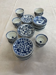 17 Chinese blue and white cups and 22 saucers, Kangxi/Yongzheng