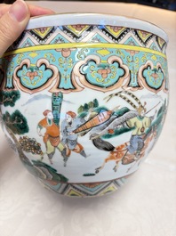 A Chinese famille verte 'Warriors' scroll pot, 19th C.