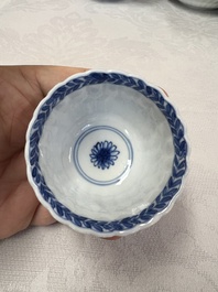 17 Chinese blue and white cups and 22 saucers, Kangxi/Yongzheng