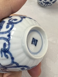 17 Chinese blue and white cups and 22 saucers, Kangxi/Yongzheng